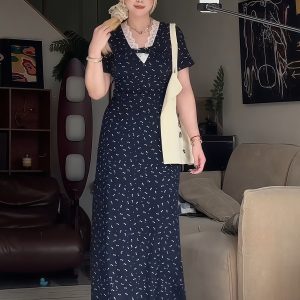 Plus-Size Women's Elegant French V-Neck Floral Dress with Lace Trim - Summer Long Dress for Curvy Style