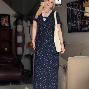 Plus-Size Women's Elegant French V-Neck Floral Dress with Lace Trim - Summer Long Dress for Curvy Style