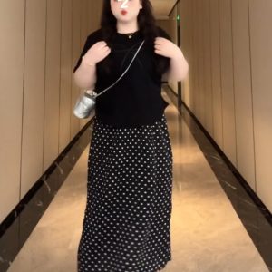 Plus-Size Women's French Bow Design Short Sleeve T-Shirt – Flattering Summer Top for Curvy Figures, Versatile Style