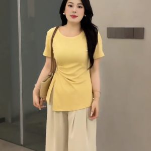 Plus-Size Women's French Design Summer Short-Sleeve T-Shirt, Unique Irregular Cut, Tummy-Covering Split Top for Curvy Styles