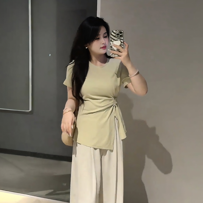 Plus-Size Women's French Design Summer Short-Sleeve T-Shirt, Unique Irregular Cut, Tummy-Covering Split Top for Curvy Styles Plus-Size Women's French Design Summer Short-Sleeve T-Shirt, Unique Irregular Cut, Tummy-Covering Split Top for Curvy Styles