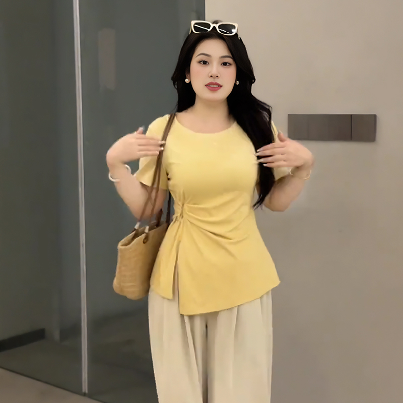 Plus-Size Women's French Design Summer Short-Sleeve T-Shirt, Unique Irregular Cut, Tummy-Covering Split Top for Curvy Styles