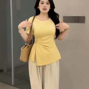 Plus-Size Women's French Design Summer Short-Sleeve T-Shirt, Unique Irregular Cut, Tummy-Covering Split Top for Curvy Styles