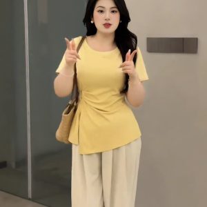 Plus-Size Women's French Design Summer Short-Sleeve T-Shirt, Unique Irregular Cut, Tummy-Covering Split Top for Curvy Styles