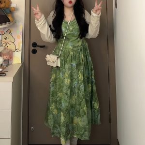 Plus-Size Women's French Floral Green Dress - Spring/Summer, Tummy-Covering, Slimming Design, Ideal for Pear-Shaped Figures, Adjustable Straps