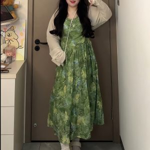 Plus-Size Women's French Floral Green Dress - Spring/Summer, Tummy-Covering, Slimming Design, Ideal for Pear-Shaped Figures, Adjustable Straps