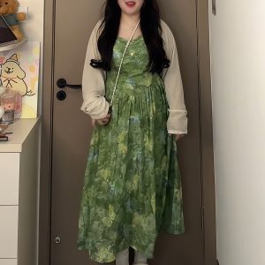 Plus-Size Women's French Floral Green Dress - Spring/Summer, Tummy-Covering, Slimming Design, Ideal for Pear-Shaped Figures, Adjustable Straps