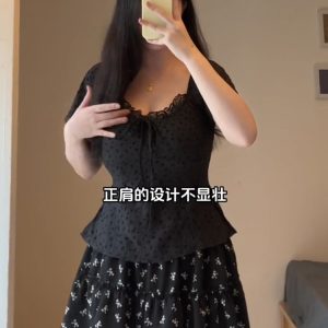 Plus-Size Women's French Lace V-Neck Short Sleeve T-Shirt - Summer Slim-Fit Top for Curvy Fashion, Casual Chic Style