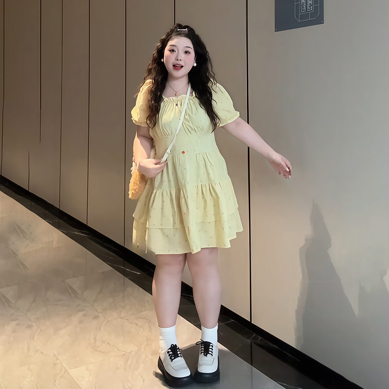 Plus-Size Women's French Polka Dot Puff Sleeve Dress, Square Neck, Waist-Cinching, Summer Fashion for Curvy Figures, Youthful Style