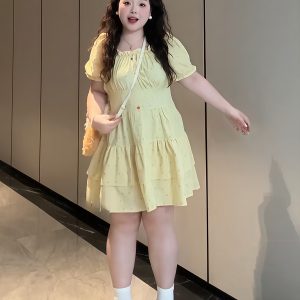 Plus-Size Women's French Polka Dot Puff Sleeve Dress, Square Neck, Waist-Cinching, Summer Fashion for Curvy Figures, Youthful Style