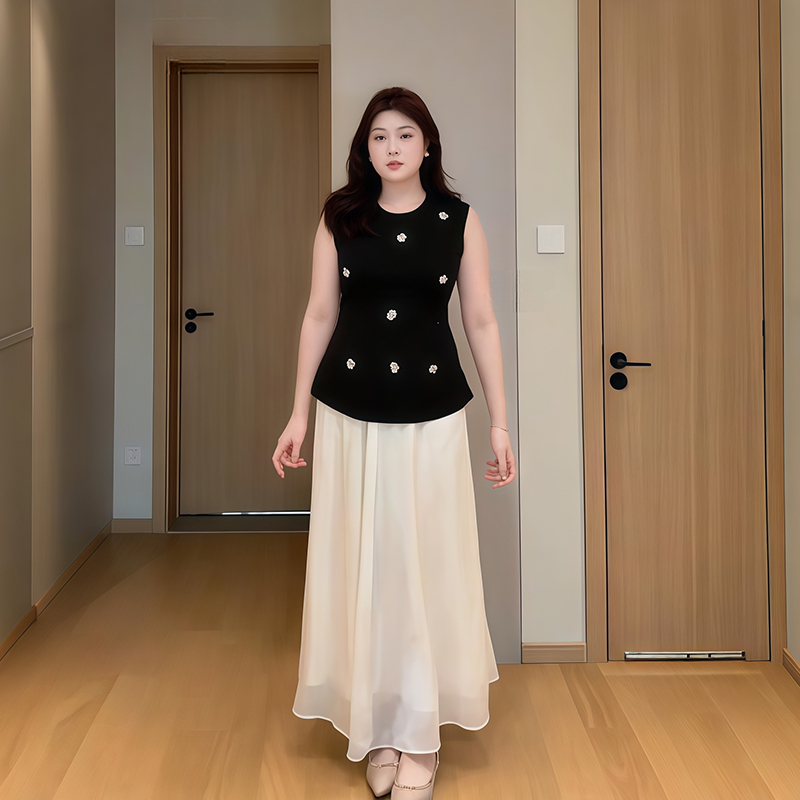 Plus-Size Women's Sequin Floral Short Sleeve Top - Summer Style for Curvy Figures, Perfect with a Slimming Skirt Set Plus-Size Women's Sequin Floral Short Sleeve Top - Summer Style for Curvy Figures, Perfect with a Slimming Skirt Set