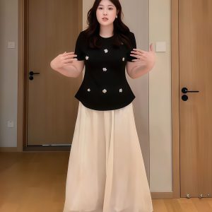 Plus-Size Women's Sequin Floral Short Sleeve Top - Summer Style for Curvy Figures, Perfect with a Slimming Skirt Set