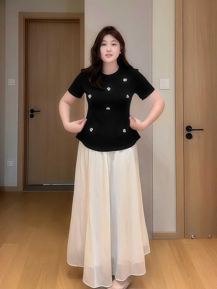 Plus-Size Women's Sequin Floral Short Sleeve Top - Summer Style for Curvy Figures, Perfect with a Slimming Skirt Set Plus-Size Women's Sequin Floral Short Sleeve Top - Summer Style for Curvy Figures, Perfect with a Slimming Skirt Set