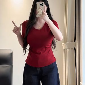 Plus-Size Women's U-Neck Curved Hem Short Sleeve T-Shirt - Summer Pleated Waist Design for a Slimming Effect - Flattering Fit for Curvy Figures