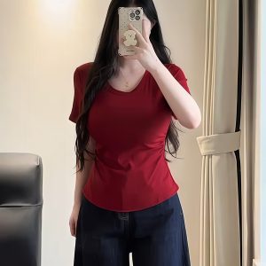 Plus-Size Women's U-Neck Curved Hem Short Sleeve T-Shirt - Summer Pleated Waist Design for a Slimming Effect - Flattering Fit for Curvy Figures