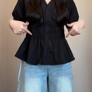 Plus-Size Women's V-Neck Waist-Cinching Pleated Short Sleeve Top - Flattering Summer Shirt for Curvy Figures, Stylish and Youthful Design