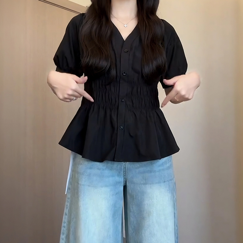 Plus-Size Women's V-Neck Waist-Cinching Pleated Short Sleeve Top - Flattering Summer Shirt for Curvy Figures, Stylish and Youthful Design