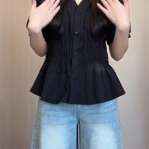 Plus-Size Women's V-Neck Waist-Cinching Pleated Short Sleeve Top - Flattering Summer Shirt for Curvy Figures, Stylish and Youthful Design