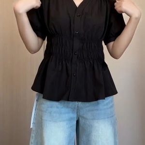 Plus-Size Women's V-Neck Waist-Cinching Pleated Short Sleeve Top - Flattering Summer Shirt for Curvy Figures, Stylish and Youthful Design