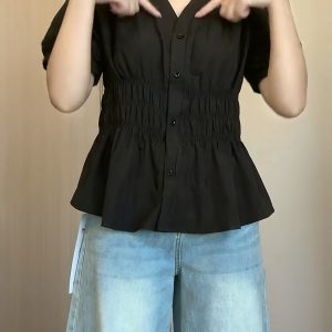 Plus-Size Women's V-Neck Waist-Cinching Pleated Short Sleeve Top - Flattering Summer Shirt for Curvy Figures, Stylish and Youthful Design