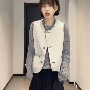 Plus-Size Women's Vintage Frayed Round-Neck Sleeveless Short Coat - Flattering Versatile Spring Vest for Trendy Plus-Size Fashion