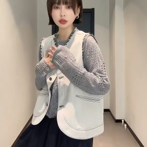 Plus-Size Women's Vintage Frayed Round-Neck Sleeveless Short Coat - Flattering Versatile Spring Vest for Trendy Plus-Size Fashion