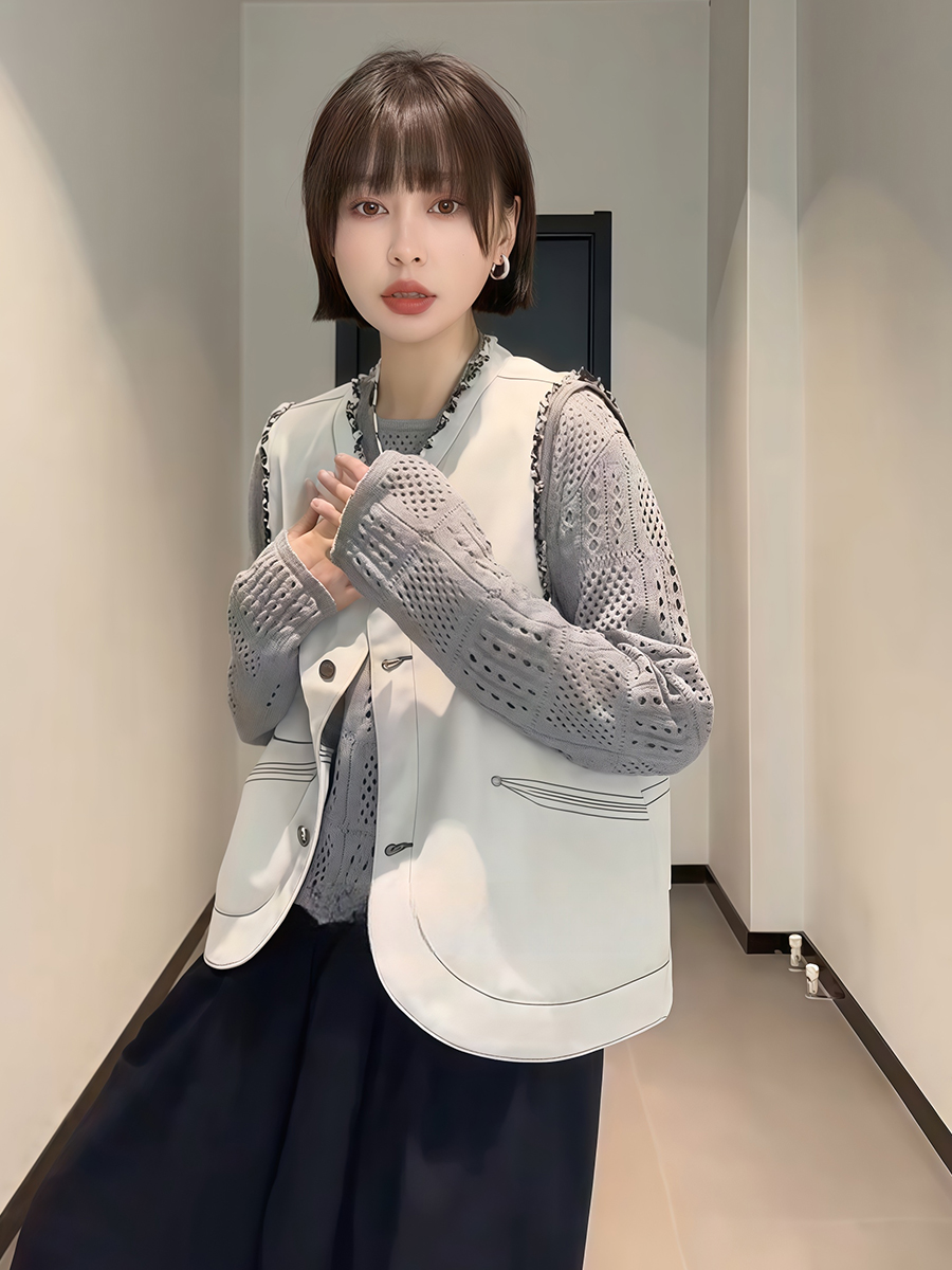 Plus-Size Women's Vintage Frayed Round-Neck Sleeveless Short Coat - Flattering Versatile Spring Vest for Trendy Plus-Size Fashion Plus-Size Women's Vintage Frayed Round-Neck Sleeveless Short Coat - Flattering Versatile Spring Vest for Trendy Plus-Size Fashion