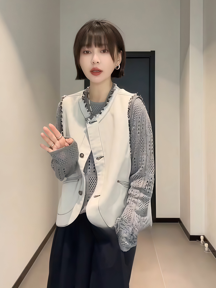 Plus-Size Women's Vintage Frayed Round-Neck Sleeveless Short Coat - Flattering Versatile Spring Vest for Trendy Plus-Size Fashion Plus-Size Women's Vintage Frayed Round-Neck Sleeveless Short Coat - Flattering Versatile Spring Vest for Trendy Plus-Size Fashion