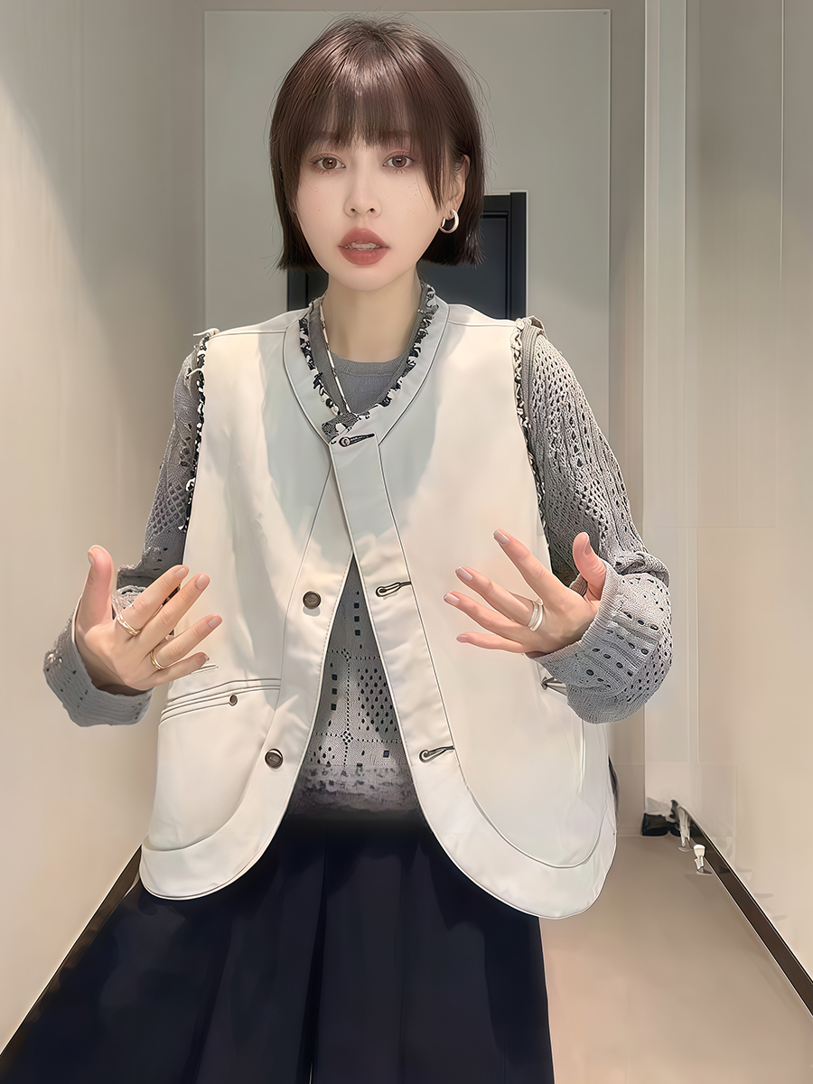 Plus-Size Women's Vintage Frayed Round-Neck Sleeveless Short Coat - Flattering Versatile Spring Vest for Trendy Plus-Size Fashion Plus-Size Women's Vintage Frayed Round-Neck Sleeveless Short Coat - Flattering Versatile Spring Vest for Trendy Plus-Size Fashion