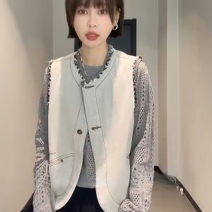 Plus-Size Women's Vintage Frayed Round-Neck Sleeveless Short Coat - Flattering Versatile Spring Vest for Trendy Plus-Size Fashion