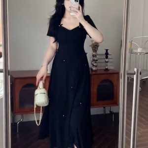 Plus-Size Women's Waist-Cinching Little Black Dress, French Tea Break Style, Summer Collection for Curvy Fashion, Chic Niche Design.