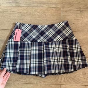Plus Size Yellow Checkered Pleated Skirt for Women, High-Waisted A-Line Design, Summer College Style, Short Skirt for Petite Fashion