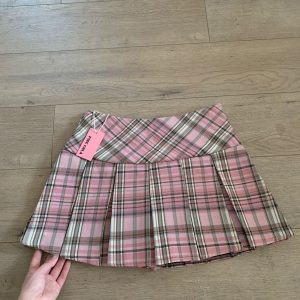 Plus Size Yellow Checkered Pleated Skirt for Women, High-Waisted A-Line Design, Summer College Style, Short Skirt for Petite Fashion
