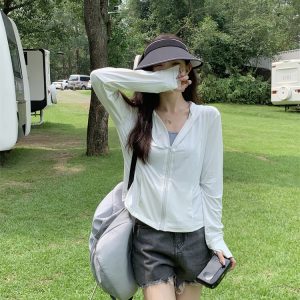 Plus-Size Yoga Jacket - Versatile Slimming Ice Silk Sun Protection Top for Summer Fashion - Lightweight Stylish Outerwear for Curvy Women