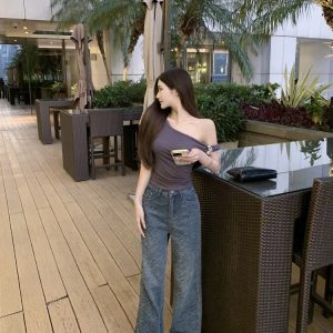 Pure Desire Off-Shoulder Slim Fit T-Shirt - Short Sleeve Top in 90s Style for Effortless Chic Looks