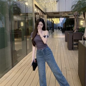 Pure Desire Off-Shoulder Slim Fit T-Shirt - Short Sleeve Top in 90s Style for Effortless Chic Looks