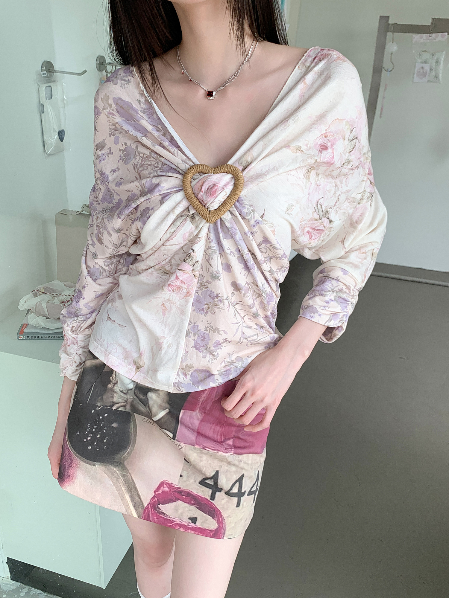 Purple Floral Patchwork V-Neck Knitted Short-Sleeve T-Shirt - Elastic Loose Fit Summer Top for Y2K and 90s Style Purple Floral Patchwork V-Neck Knitted Short-Sleeve T-Shirt - Elastic Loose Fit Summer Top for Y2K and 90s Style