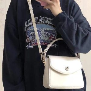 Red Retro-Style Small Square Handbag 2023, High-End Women's Crossbody Bag, Chic Shoulder Bag for Brides and Fashion Lovers