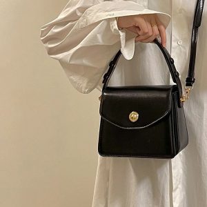 Red Retro-Style Small Square Handbag 2023, High-End Women's Crossbody Bag, Chic Shoulder Bag for Brides and Fashion Lovers