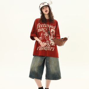 Red Short-Sleeve T-Shirt for Women with Retro Letter Print, Loose Fit College Style, Casual 90s Inspired Top