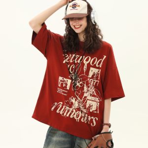 Red Short-Sleeve T-Shirt for Women with Retro Letter Print, Loose Fit College Style, Casual 90s Inspired Top