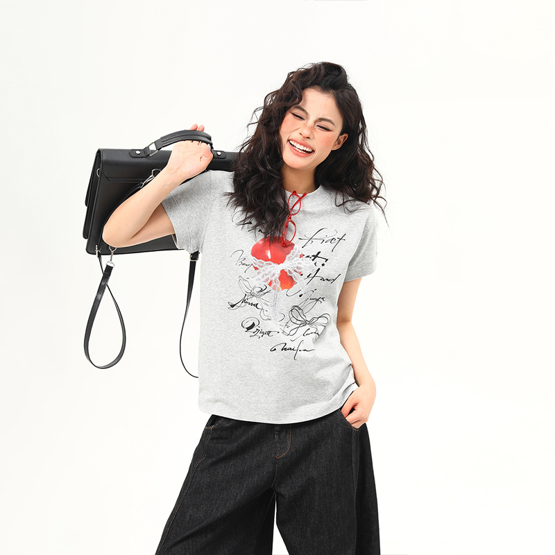 Retro American Graphic Boxy Fit T-Shirt for Women - Trendy Summer Short Sleeve Shoulder Tee, Casual Vintage Style Retro American Graphic Boxy Fit T-Shirt for Women - Trendy Summer Short Sleeve Shoulder Tee, Casual Vintage Style