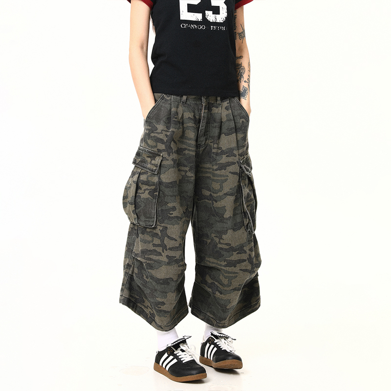 Retro Camouflage Wide-Leg Work Pants for Men & Women - Loose Straight Seven-Point Shorts, Street Style, 90s Inspired