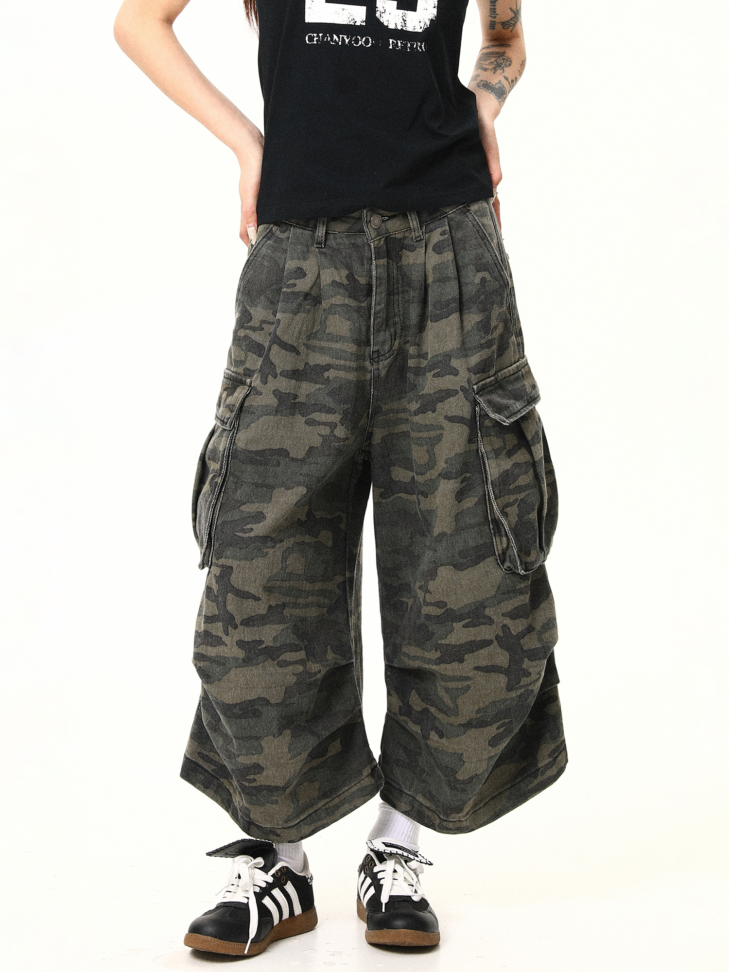 Retro Camouflage Wide-Leg Work Pants for Men & Women - Loose Straight Seven-Point Shorts, Street Style, 90s Inspired Retro Camouflage Wide-Leg Work Pants for Men & Women - Loose Straight Seven-Point Shorts, Street Style, 90s Inspired