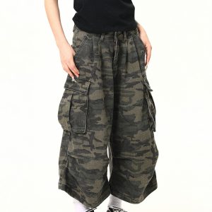 Retro Camouflage Wide-Leg Work Pants for Men & Women - Loose Straight Seven-Point Shorts, Street Style, 90s Inspired