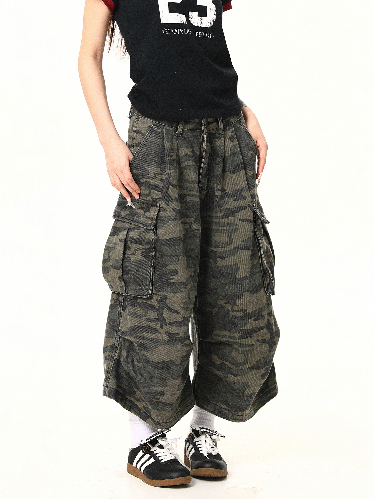 Retro Camouflage Wide-Leg Work Pants for Men & Women - Loose Straight Seven-Point Shorts, Street Style, 90s Inspired Retro Camouflage Wide-Leg Work Pants for Men & Women - Loose Straight Seven-Point Shorts, Street Style, 90s Inspired