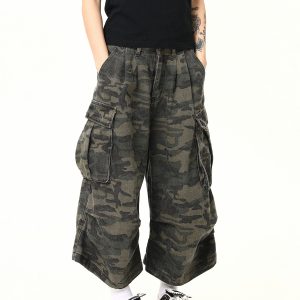 Retro Camouflage Wide-Leg Work Pants for Men & Women - Loose Straight Seven-Point Shorts, Street Style, 90s Inspired