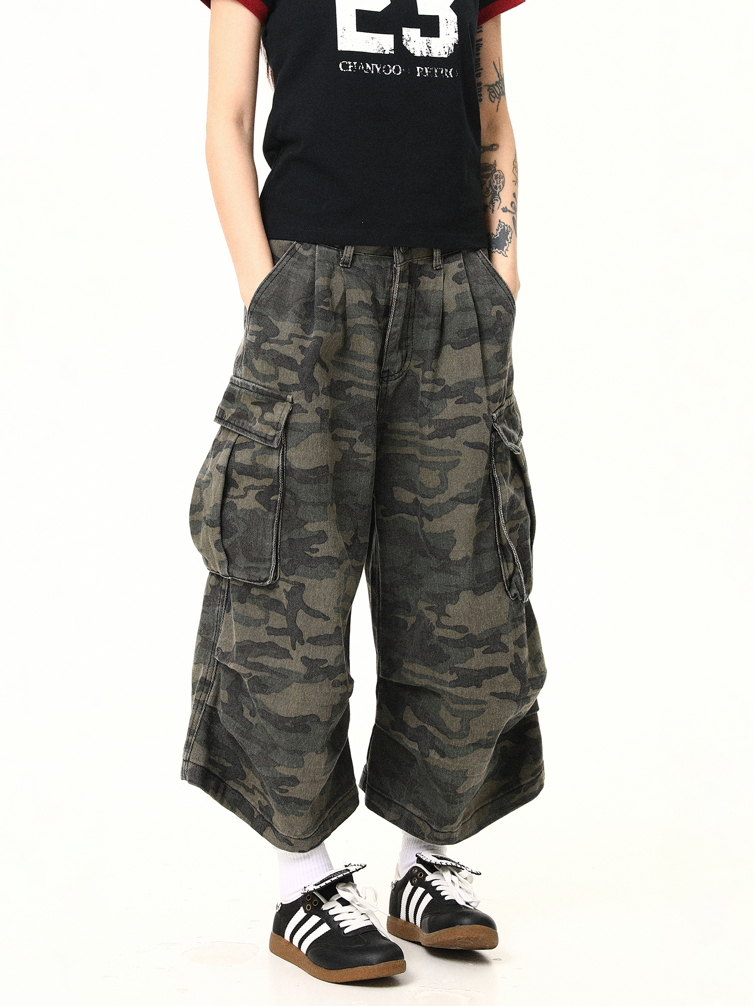 Retro Camouflage Wide-Leg Work Pants for Men & Women - Loose Straight Seven-Point Shorts, Street Style, 90s Inspired Retro Camouflage Wide-Leg Work Pants for Men & Women - Loose Straight Seven-Point Shorts, Street Style, 90s Inspired