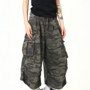 Retro Camouflage Wide-Leg Work Pants for Men & Women - Loose Straight Seven-Point Shorts, Street Style, 90s Inspired