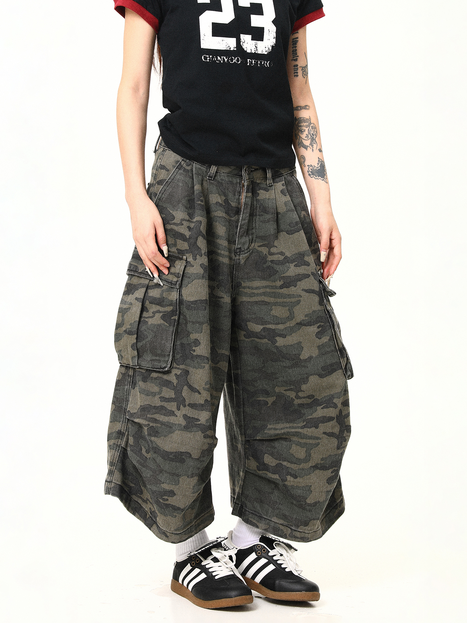 Retro Camouflage Wide-Leg Work Pants for Men & Women - Loose Straight Seven-Point Shorts, Street Style, 90s Inspired Retro Camouflage Wide-Leg Work Pants for Men & Women - Loose Straight Seven-Point Shorts, Street Style, 90s Inspired